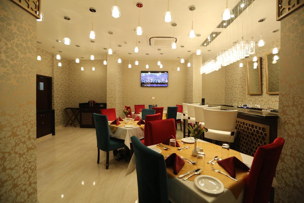 Comfort Inn Sapphire - A Inde Hotel Jaipur Exteriör bild
