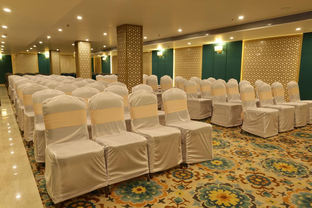 Comfort Inn Sapphire - A Inde Hotel Jaipur Exteriör bild