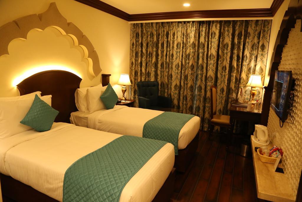 Comfort Inn Sapphire - A Inde Hotel Jaipur Exteriör bild