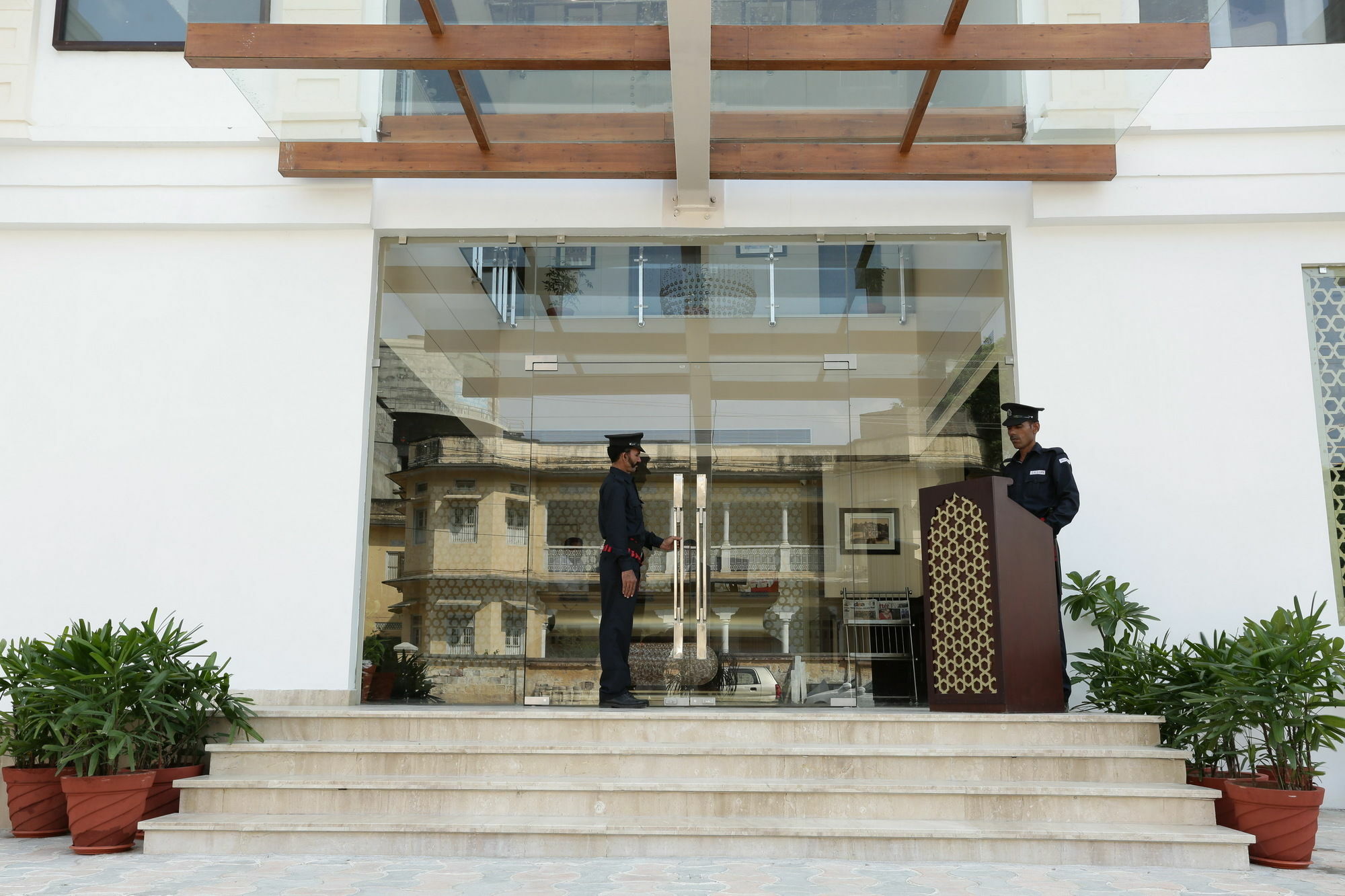 Comfort Inn Sapphire - A Inde Hotel Jaipur Exteriör bild