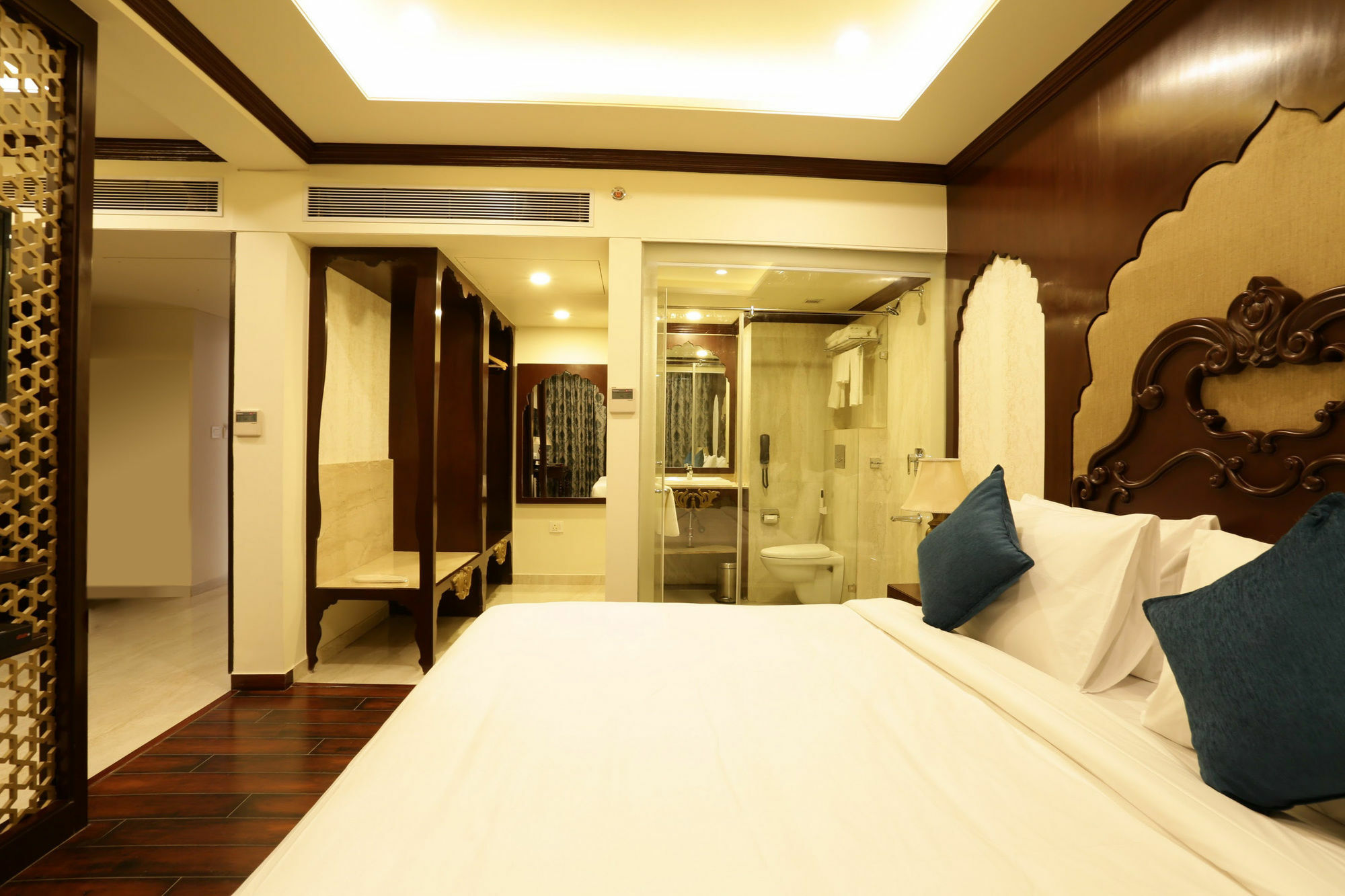 Comfort Inn Sapphire - A Inde Hotel Jaipur Exteriör bild