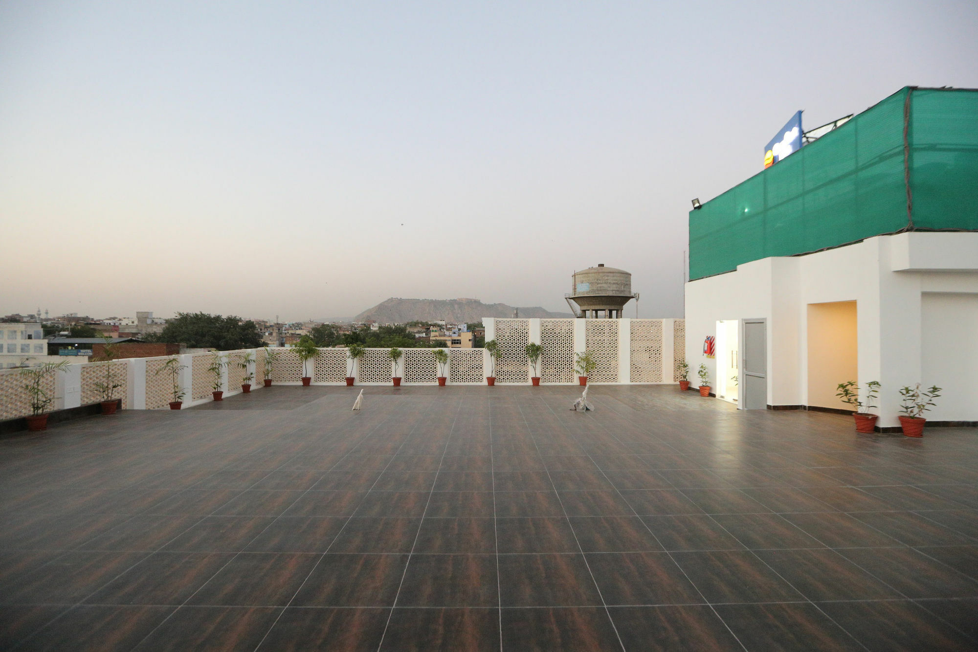 Comfort Inn Sapphire - A Inde Hotel Jaipur Exteriör bild