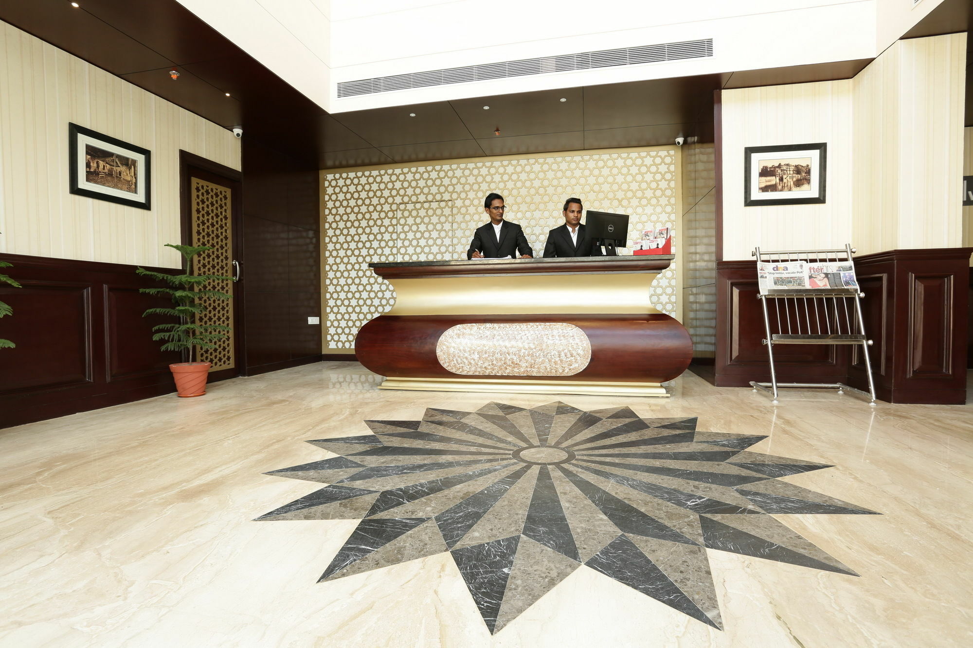 Comfort Inn Sapphire - A Inde Hotel Jaipur Exteriör bild