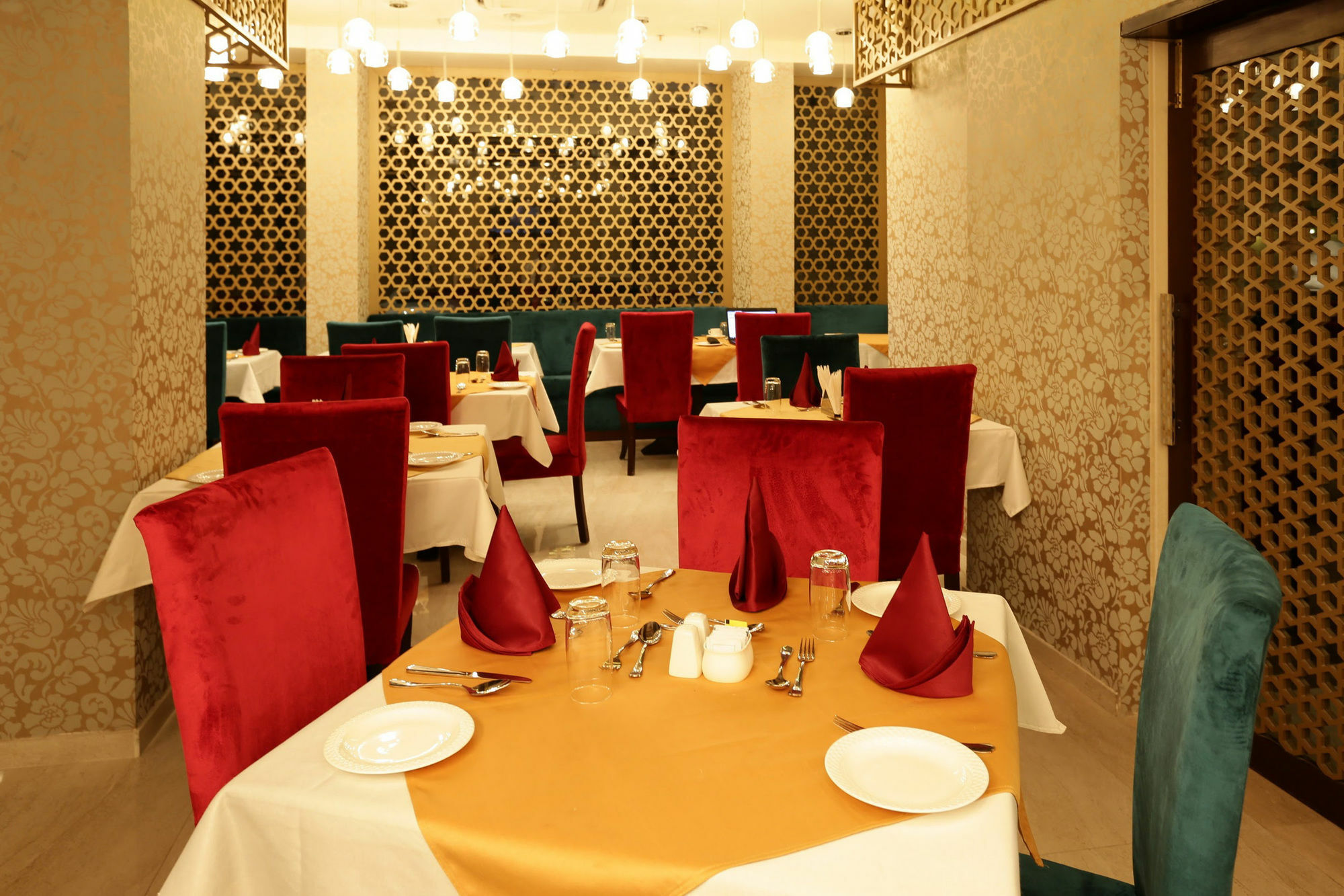 Comfort Inn Sapphire - A Inde Hotel Jaipur Exteriör bild